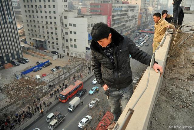 农民工跳楼欠薪事件_东北第一高楼跳楼_沈阳农民工工资纠纷