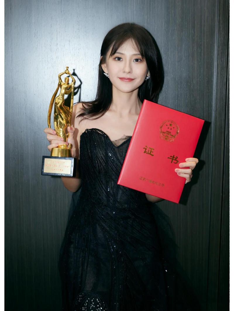 热依扎和周游分手_热依扎感情经历_热依扎飞天视后