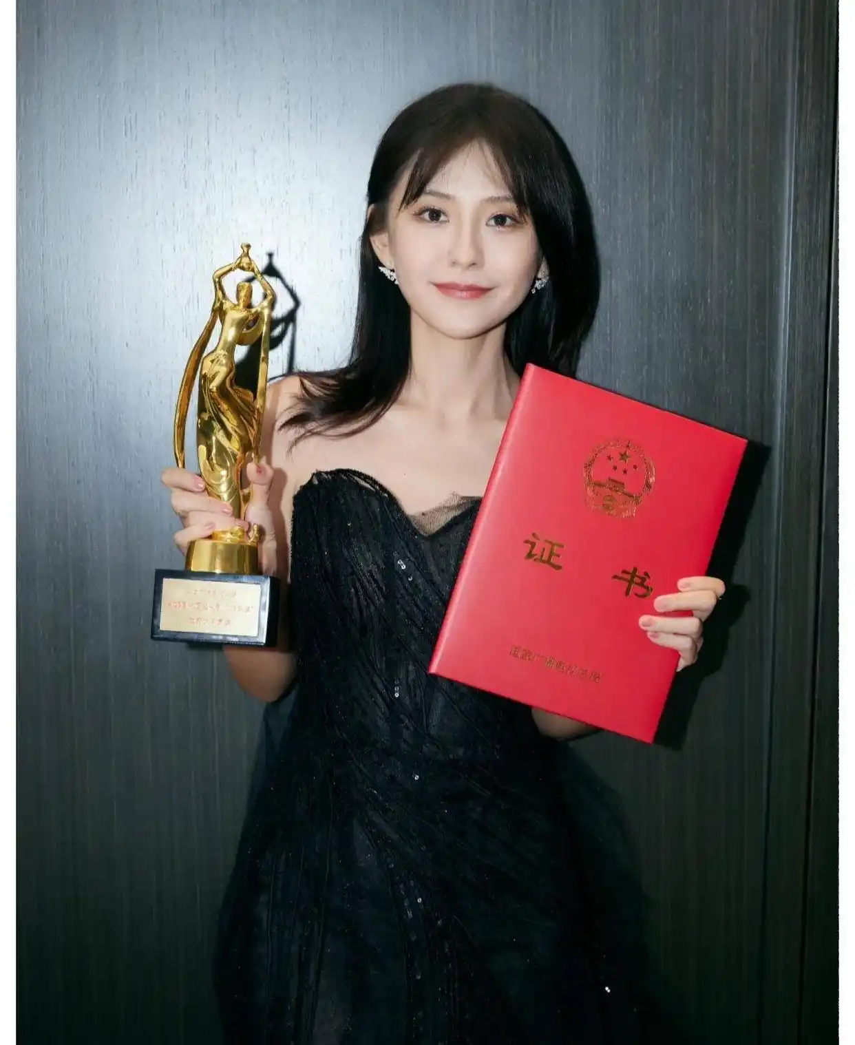 热依扎周游恋爱史_热依扎周游婚姻状况_热依扎和周游分手