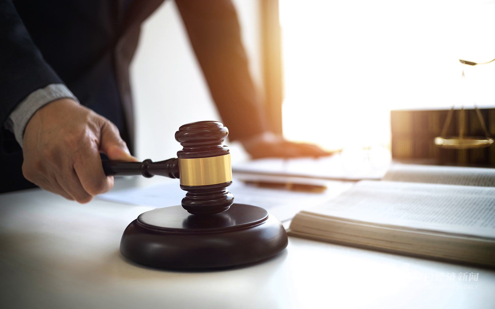 股票配资公司海南_操纵股票交易_坐庄行为定罪