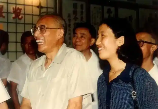 杨南生与张严平忘年恋_杨宇平丈夫_张严平与杨南生爱情故事